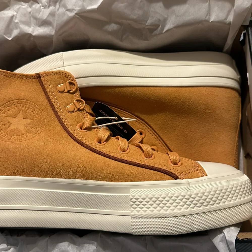 NWT converse Chuck Taylor All Star Lift Platform Suede Tiger MothTawny OwlEgret